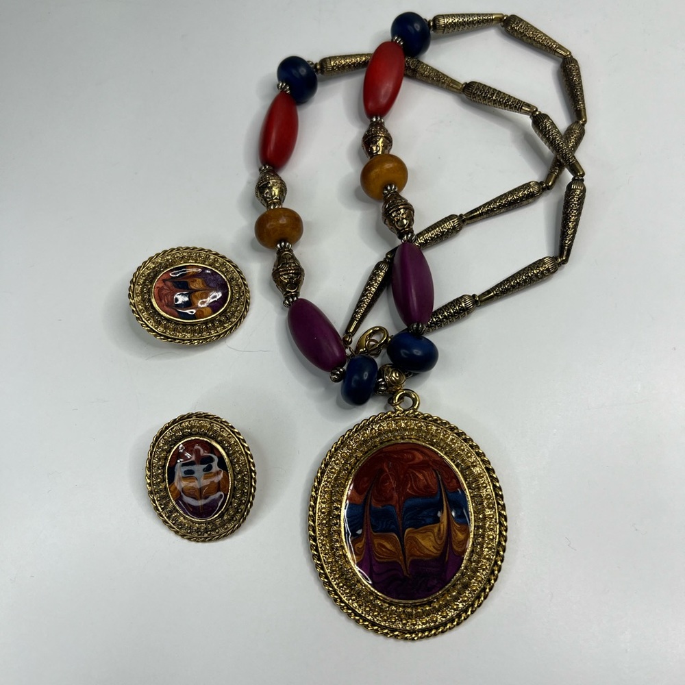 Vintage Lady Remington Beaded Pendant Necklace Clip-On Earring Set